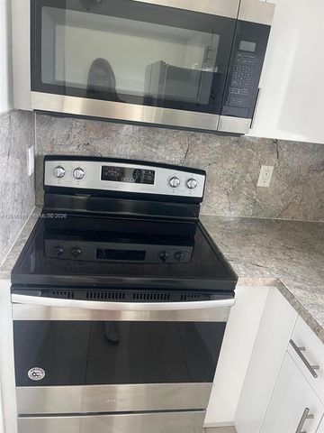 2121-2125 NW 72nd St, Miami, FL 33147