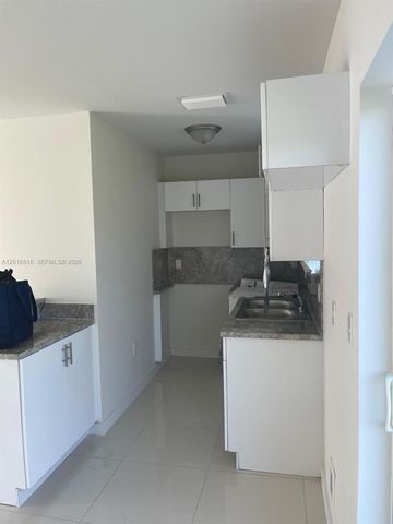 2121-2125 NW 72nd St, Miami, FL 33147