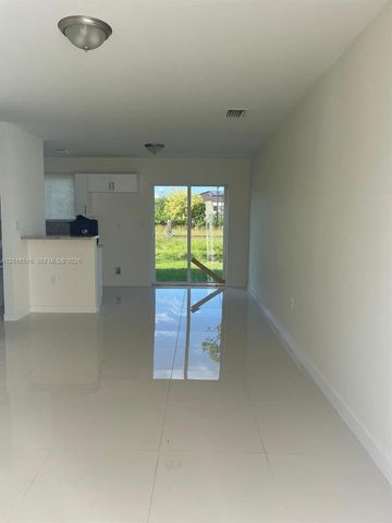 2121-2125 NW 72nd St, Miami, FL 33147