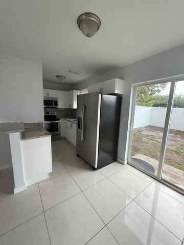 2121-2125 NW 72nd St, Miami, FL 33147