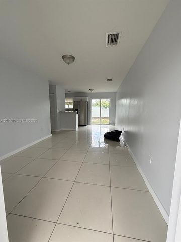 2121-2125 NW 72nd St, Miami, FL 33147