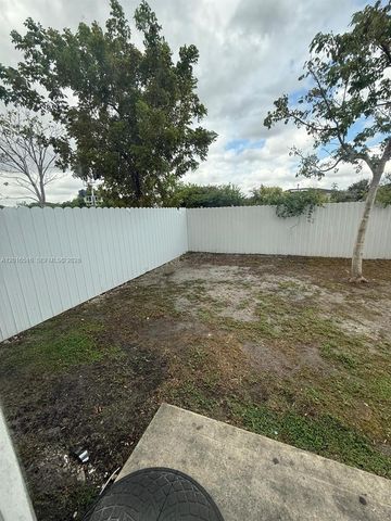 2121-2125 NW 72nd St, Miami, FL 33147