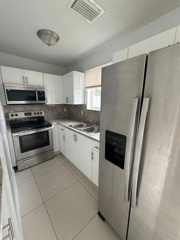 2121-2125 NW 72nd St, Miami, FL 33147
