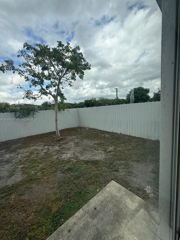 2121-2125 NW 72nd St, Miami, FL 33147