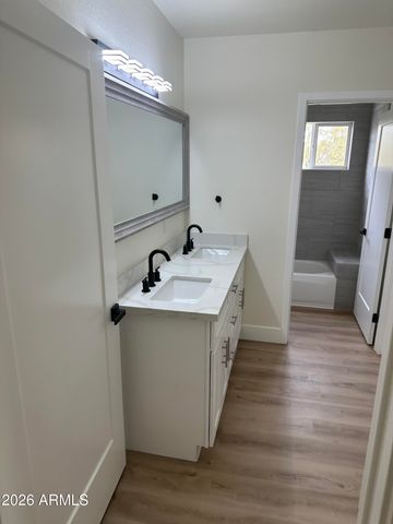 2545 N 29TH Place, Phoenix, AZ 85008