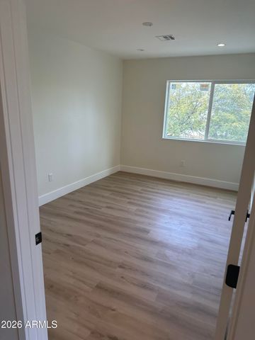 2545 N 29TH Place, Phoenix, AZ 85008