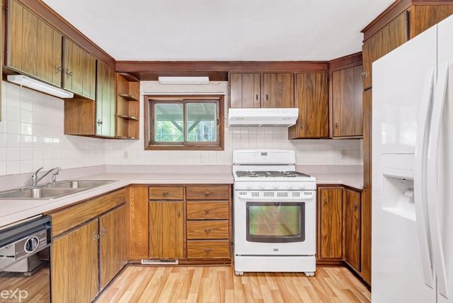 6406 Lapeer Road, Clyde Twp, MI 48049