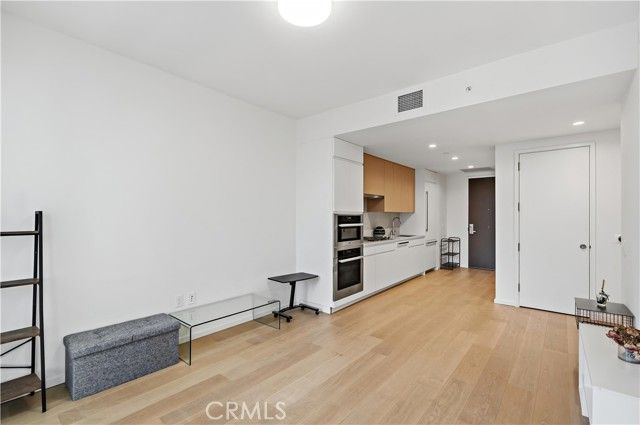 877 S Francisco 2503, Los Angeles, CA 90017