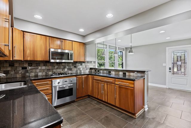 330 S Barrington Road, Barrington, IL 60010