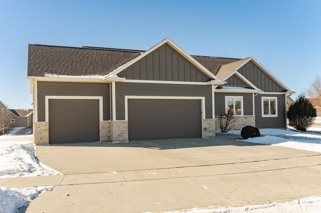 1497 Century Corner Lane NE, Rochester, MN 55906