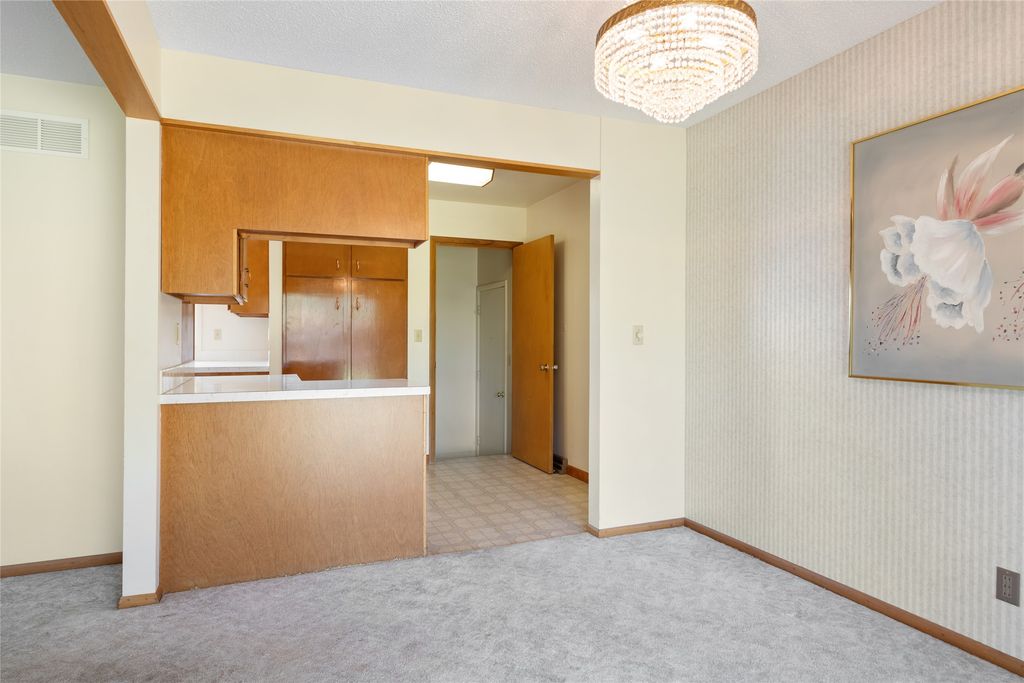 Image 10 of property listing at 2616 View Drive, Missoula, MT 59804