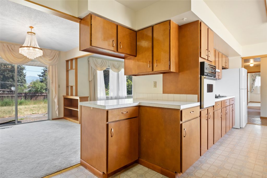 Image 11 of property listing at 2616 View Drive, Missoula, MT 59804