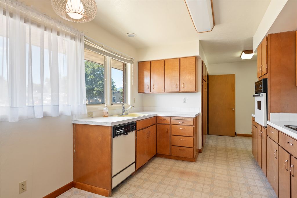 Image 13 of property listing at 2616 View Drive, Missoula, MT 59804