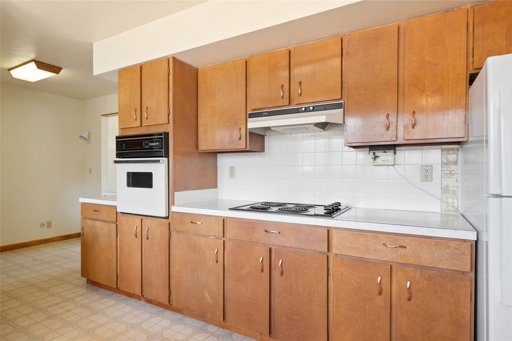 Image 14 of property listing at 2616 View Drive, Missoula, MT 59804