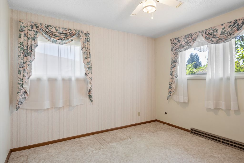 Image 18 of property listing at 2616 View Drive, Missoula, MT 59804