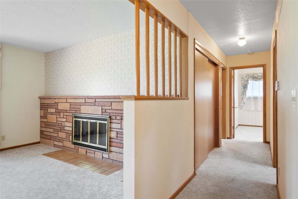 Image 4 of property listing at 2616 View Drive, Missoula, MT 59804