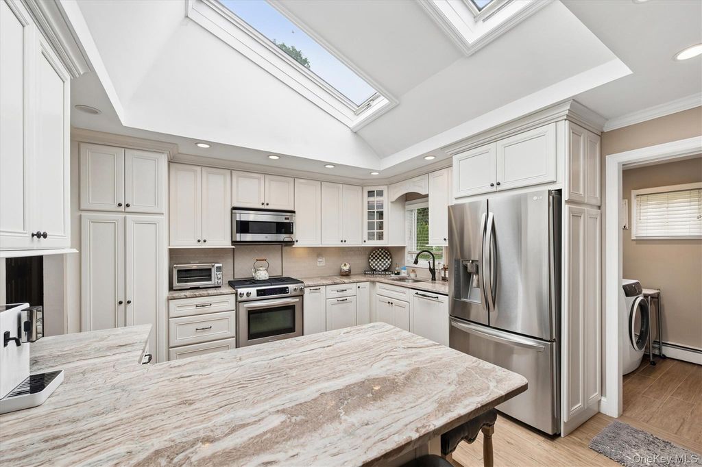 301 Vernon Street, Dix Hills, NY 11746 — photo 4