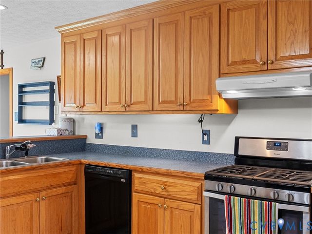 5325 Swift Hill Ln, Sandston, VA 23150