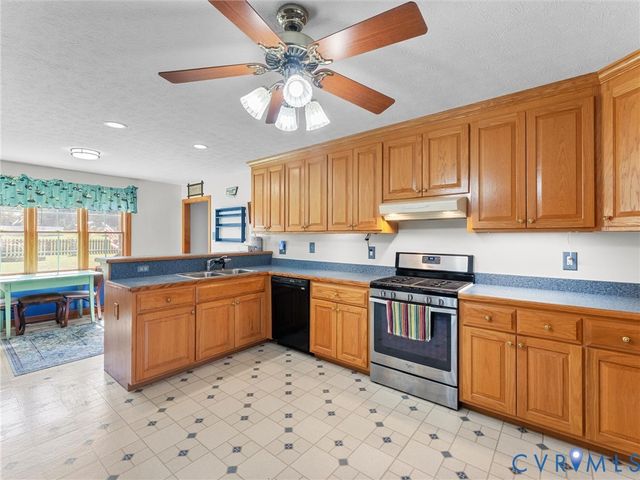 5325 Swift Hill Ln, Sandston, VA 23150