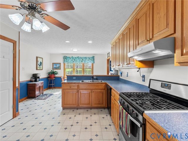 5325 Swift Hill Ln, Sandston, VA 23150