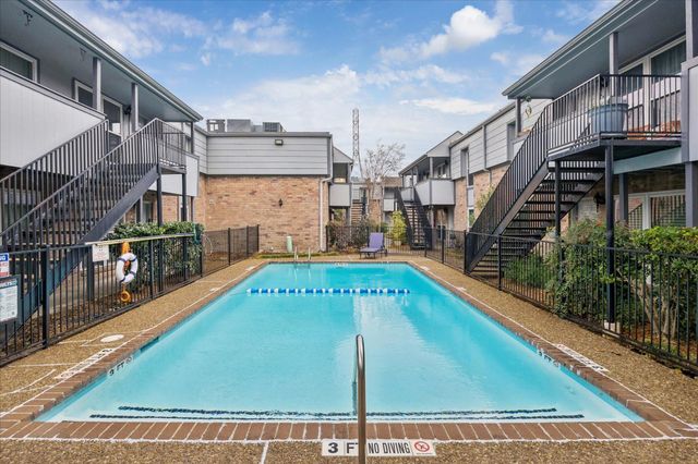 4450 Sherwood Lane 8, Houston, TX 77092