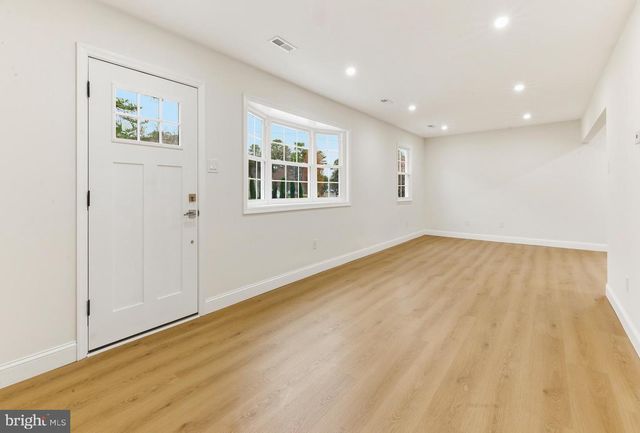 114 S RIVER DR, Williamstown, NJ 08094