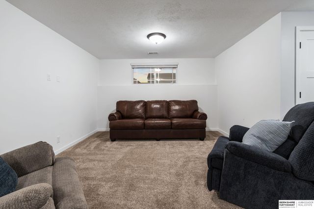 10913 Craig Street, Omaha, NE 68142