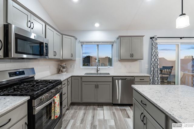 10913 Craig Street, Omaha, NE 68142