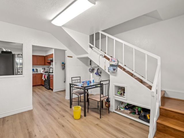 6072 S Maple Avenue, Fresno, CA 93725