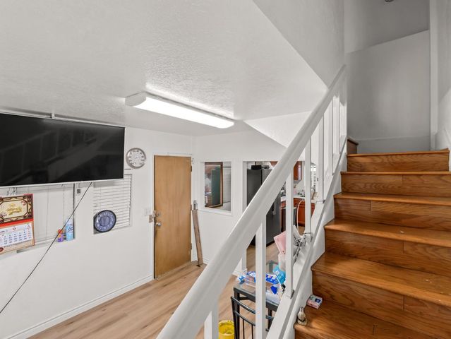 6072 S Maple Avenue, Fresno, CA 93725