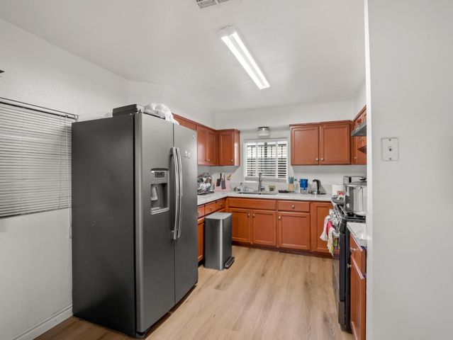 6072 S Maple Avenue, Fresno, CA 93725