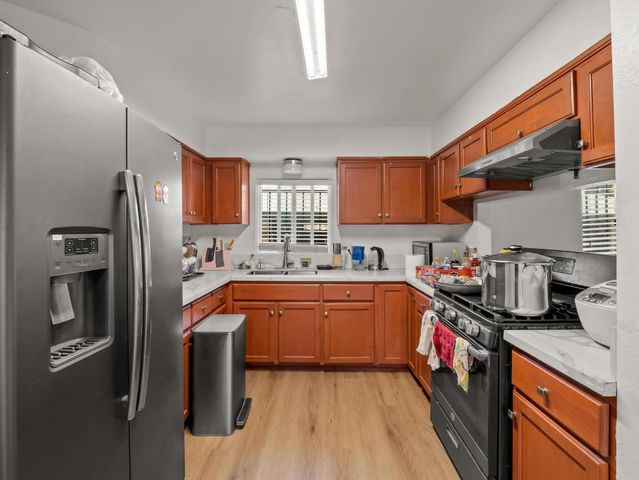 6072 S Maple Avenue, Fresno, CA 93725