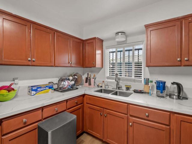 6072 S Maple Avenue, Fresno, CA 93725