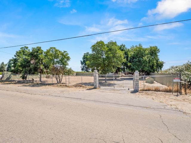 6072 S Maple Avenue, Fresno, CA 93725