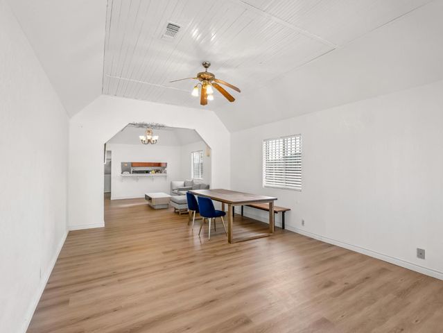 6072 S Maple Avenue, Fresno, CA 93725