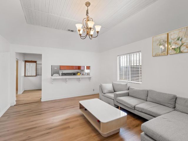 6072 S Maple Avenue, Fresno, CA 93725