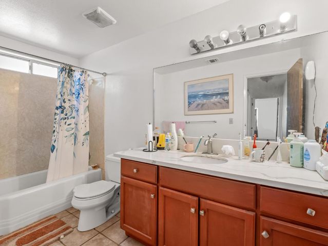 6072 S Maple Avenue, Fresno, CA 93725