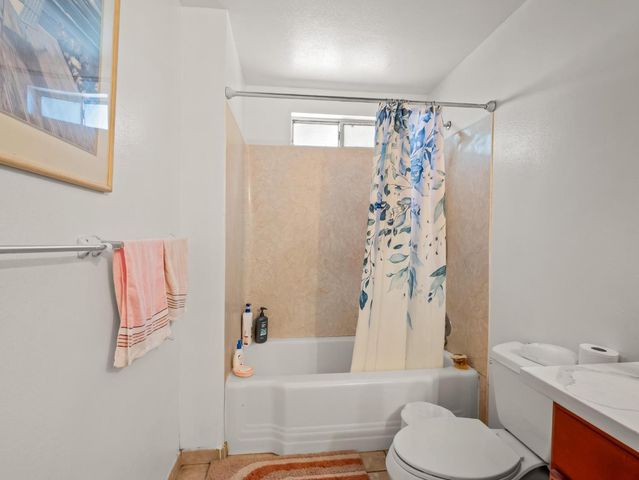 6072 S Maple Avenue, Fresno, CA 93725