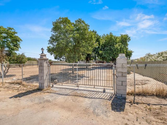 6072 S Maple Avenue, Fresno, CA 93725