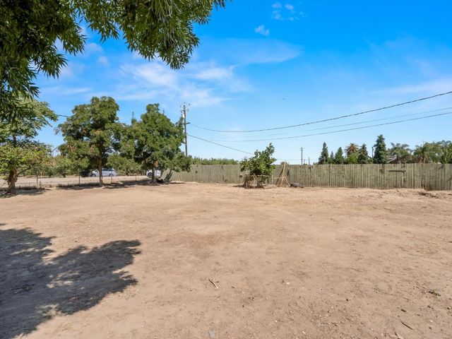 6072 S Maple Avenue, Fresno, CA 93725