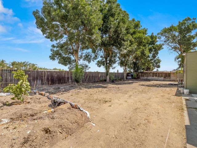 6072 S Maple Avenue, Fresno, CA 93725