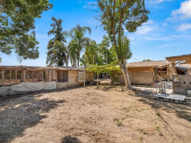 6072 S Maple Avenue, Fresno, CA 93725