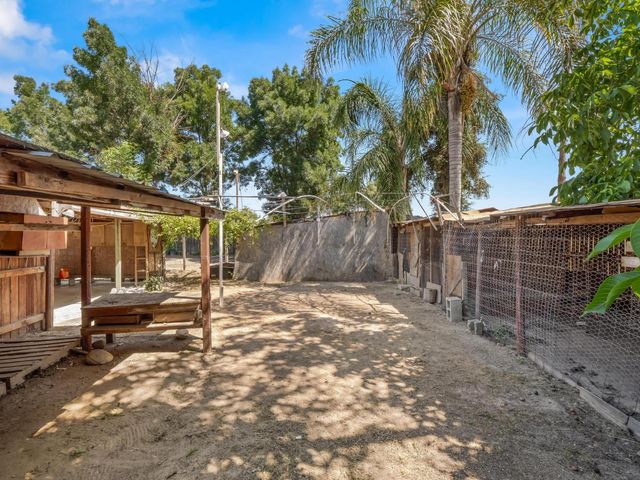 6072 S Maple Avenue, Fresno, CA 93725