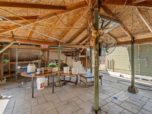 6072 S Maple Avenue, Fresno, CA 93725