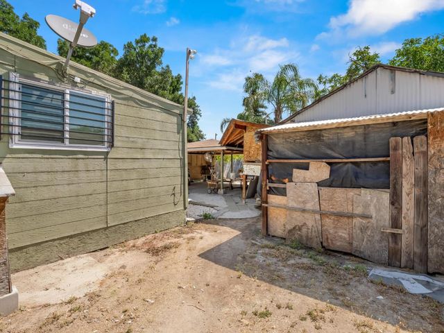 6072 S Maple Avenue, Fresno, CA 93725