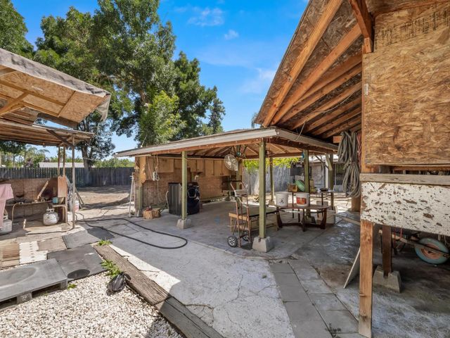 6072 S Maple Avenue, Fresno, CA 93725