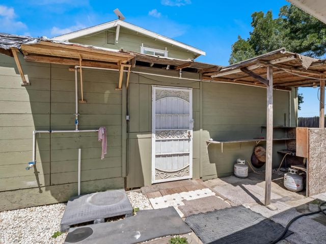 6072 S Maple Avenue, Fresno, CA 93725