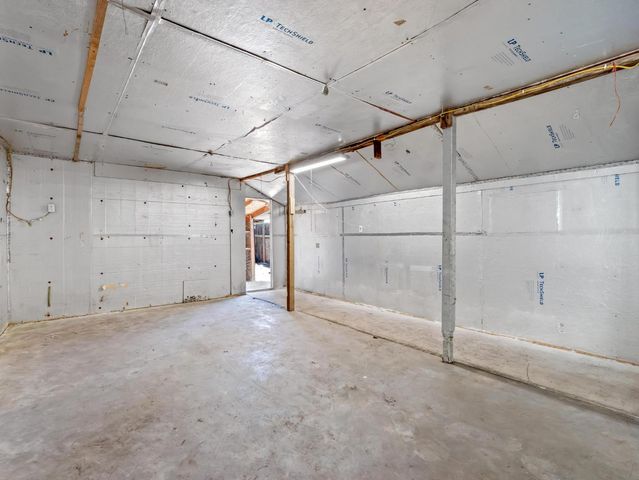 6072 S Maple Avenue, Fresno, CA 93725