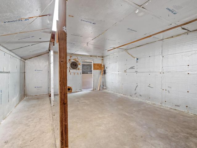 6072 S Maple Avenue, Fresno, CA 93725