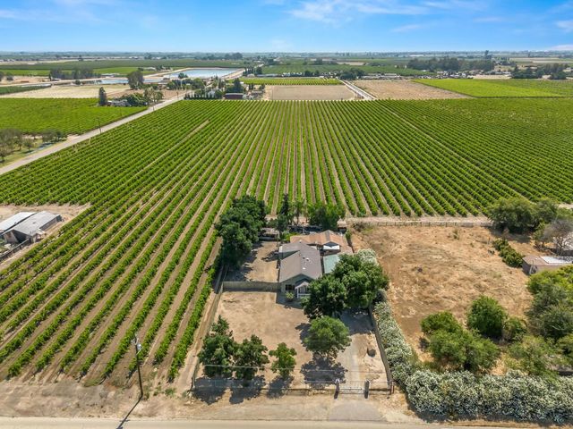 6072 S Maple Avenue, Fresno, CA 93725